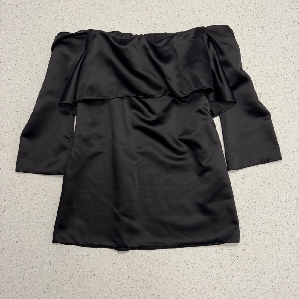 Elegant Black Off-Shoulder Dress - Picture 2 of 13